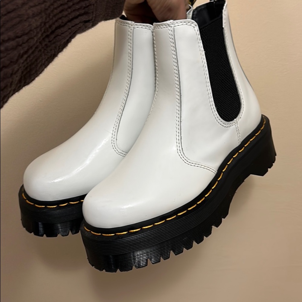 DR.MARTENS 2976 Platform Women White Chelsea Boots